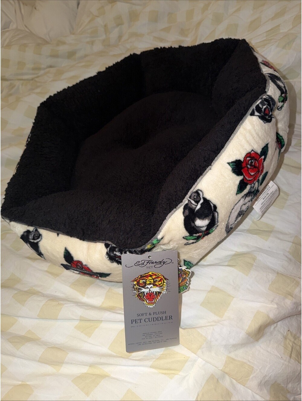 NWT Ed Hardy Pet Bed White Skull Rose Tattoo Plush Cuddler Cat Small Dog 23x23x7
